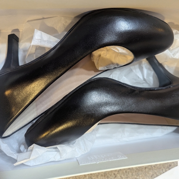 Classic Rockport Black Leather Mid-Heel Pumps - Women's - Picture 5 of 5